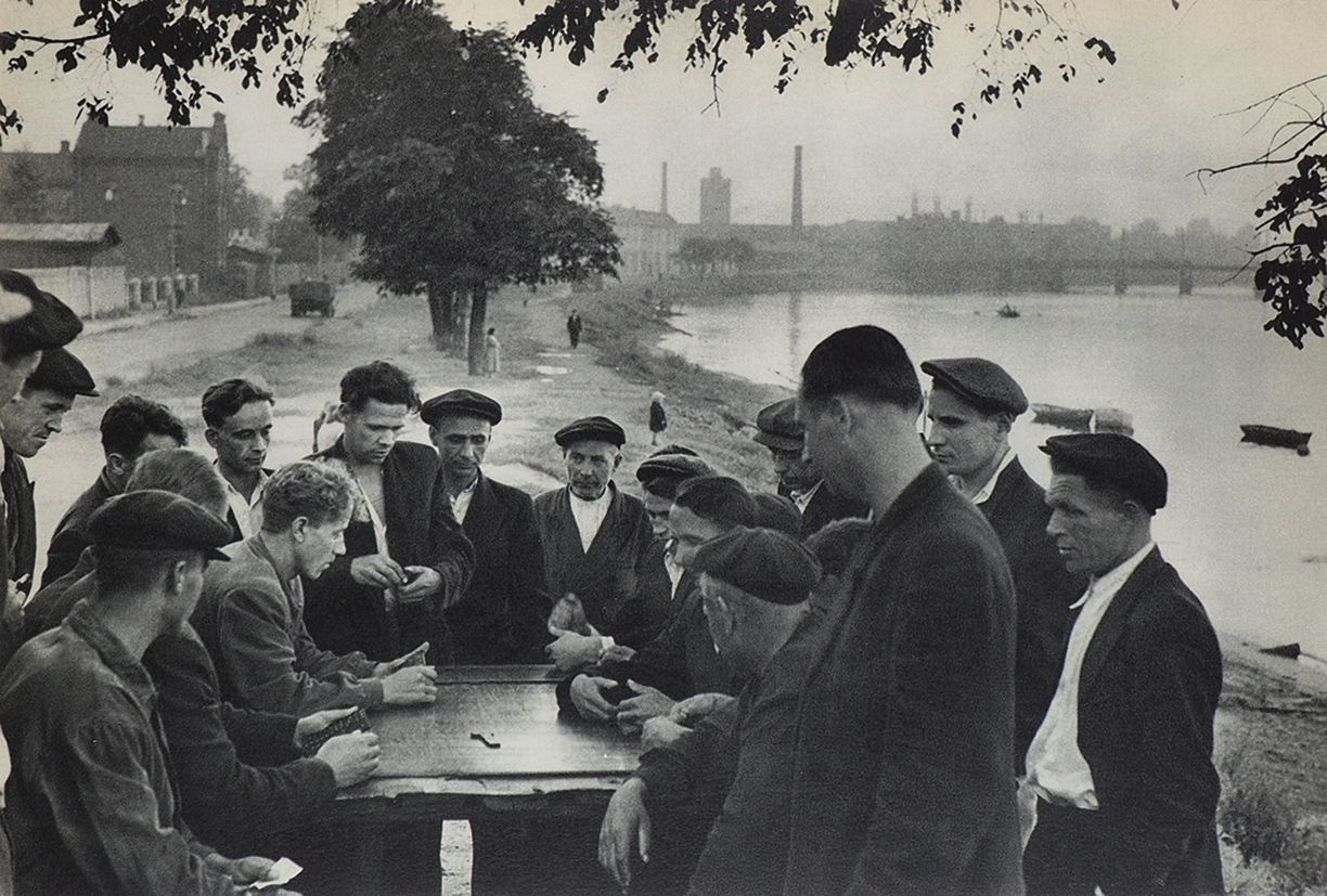 Фото 1954 годов. Анри Брессон Ленинград. Анри Картье-Брессон СССР 1954 очередь в мавзолей. Henri Cartier-Bresson Leningrad Ленинград. Ленинград 1954.